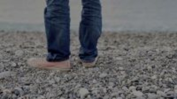 九十九里浜で車が動かなくなった　あせる父のもとに若い二人の男がやってきて、おもむろに（千葉県・40代男性）