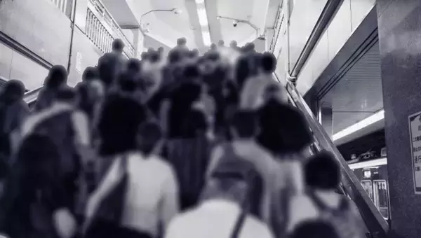 「「痴漢しただろ！逃げんな！」駅で犯人に叫ぶ私。それを聞いたサラリーマン男性が（神奈川県・20代女性）」の画像