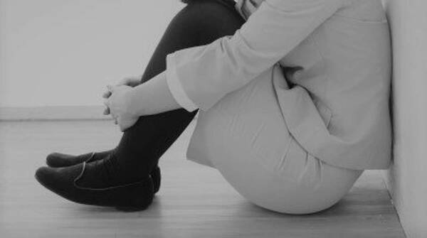 キャバクラの仕事後 酔って電車で立てなくなった その場にしゃがみ込む私に 乗客のおばあさんが 埼玉県 代女性 22年4月28日 エキサイトニュース キャバクラの仕事後 酔って電車で立てなくなった その場にしゃがみ込む私に 乗客のおばあさんが 埼玉県 代女性 22年4月28日 エキサイトニュース