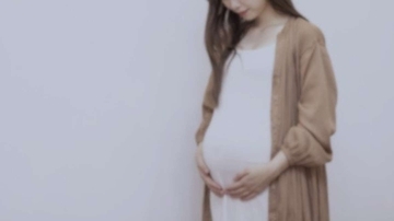 「通勤電車でいつも同じ車両に乗っていた母親。彼女は幼い子2人を連れているにも関わらず」（東京都・50代女性）