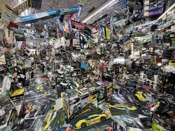 「脳バグる」「高熱出した時の夢」　西軽井沢のイエローハットの様子がおかしい...驚異の内装に2.9万人困惑