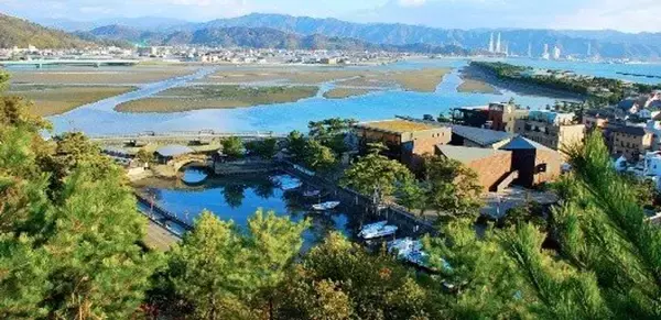 QuizKnockメンバーも思わず「ムズ！」　東兄弟が和歌山巡る〝和歌の浦クイズ〟動画公開