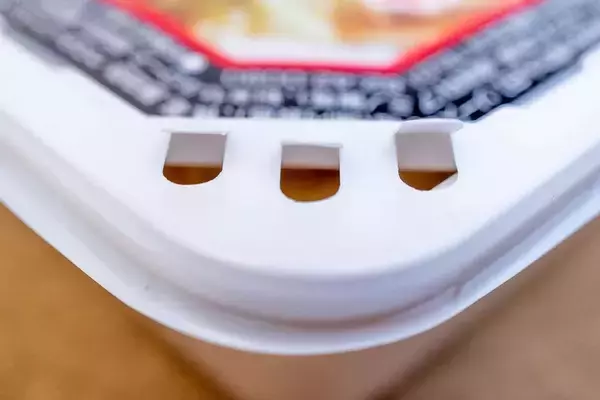 「ご当地製麺会社が手掛ける「横手やきそば」再現カップ麺　おいしさを〝完成〟させるのはアナタ」の画像