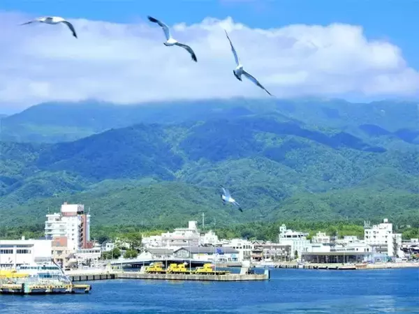 「「幼い息子が元気すぎて謝ってばかりの日々。飲食店で騒がないようゲームをさせてたら、常連客たちが...」（群馬県・30代女性）」の画像