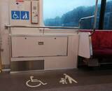 「「ベビーカーを降ろすため電車で準備していた私。駅でドアが開いた途端、男子高校生が動いた」（神奈川県・40代女性）」の画像1