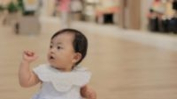 「近所のスーパーで1歳息子を見失った私。店中探し回ったけれど、息子は店の外で見知らぬ老人に...」