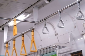 「通勤特快乗車中に襲ってきた、急激な腹痛。我慢の限界を迎え、途中で電車を降りようとしたけれど...」（東京都・30代女性）