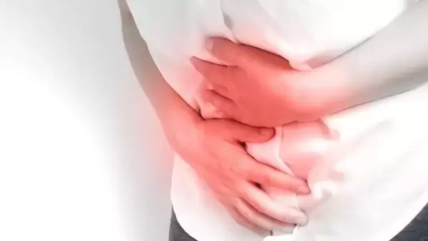 「「通勤特快乗車中に襲ってきた、急激な腹痛。我慢の限界を迎え、途中で電車を降りようとしたけれど...」（東京都・30代女性）」の画像