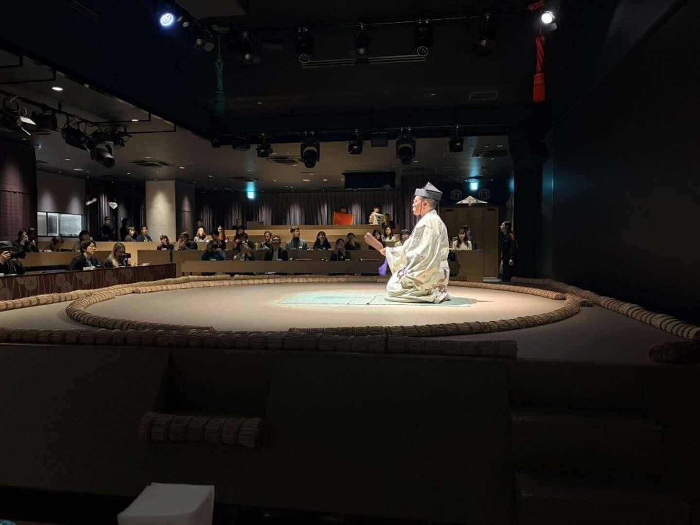 〝インバウンド向け相撲ショーレストラン〟の中では何が行われている？　「日楽座」銀座店潜入レポート