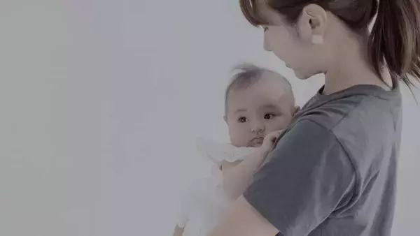 「「0歳赤ちゃんを抱っこしたまま買い物に行った私。荷物を詰めようとしていると高齢の女性客が...」（愛媛県・30代女性）」の画像