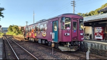 「終点までこいつと相席なのおもろすぎる」　電車で座ってた〝まさかの相手〟に12万人困惑