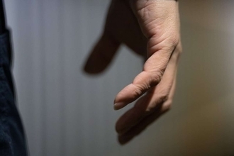 「痴漢オジサンが怖くて、声も出せない短大生の私。そこに同年代の男性が近付いてきて」（愛知県・40代女性）