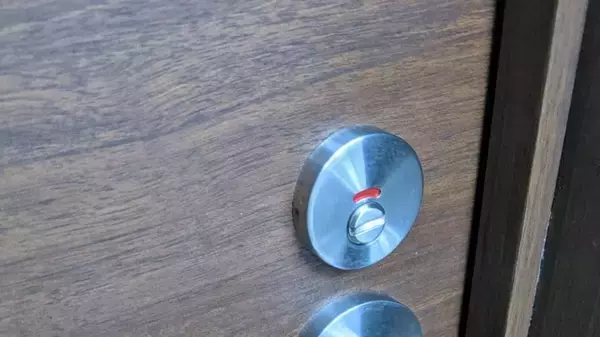 「恋人に会いに行く途中に「財布がない！」　置き忘れた場所は東京駅のトイレ...慌てて駆け込むと（徳島県・40代男性）」の画像