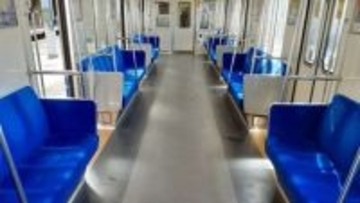 「口を出さずにいられない」　電車で授業の準備をしていた教育実習生に、隣の見知らぬ女性客が