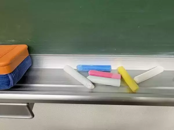 「「口を出さずにいられない」　電車で授業の準備をしていた教育実習生に、隣の見知らぬ女性客が」の画像