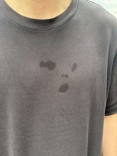 1歳児パパの服に浮かんだ〝かなシミ〟に20万人もん絶　「いつの日か懐かシミになりますね」