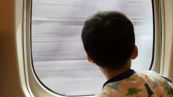 「「小学生息子の新幹線一人旅。出発前にホームで心配していると、親子連れの乗客が...」（埼玉県・50代女性）」の画像