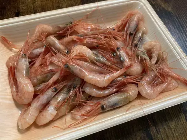 「石川県産甘エビがたっぷり入ってこのお値段　刺身・丼・ガーリックシュリンプに...300円で大満足」の画像