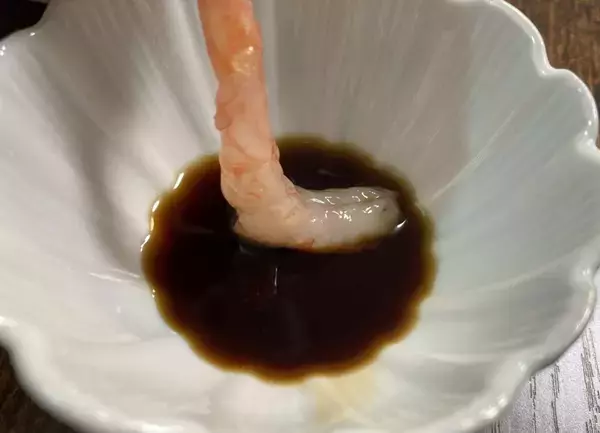 「石川県産甘エビがたっぷり入ってこのお値段　刺身・丼・ガーリックシュリンプに...300円で大満足」の画像