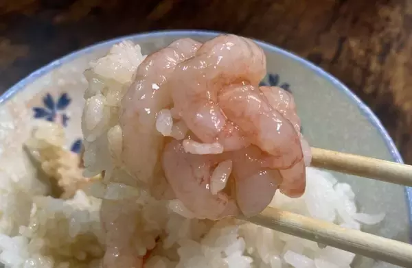「石川県産甘エビがたっぷり入ってこのお値段　刺身・丼・ガーリックシュリンプに...300円で大満足」の画像