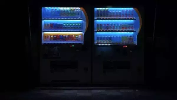 「「深夜の駅前で一人、夜行列車を待っていた10代の私。誰もいないと思っていたら、見知らぬ中年男性が...」（山形県・40代）」の画像