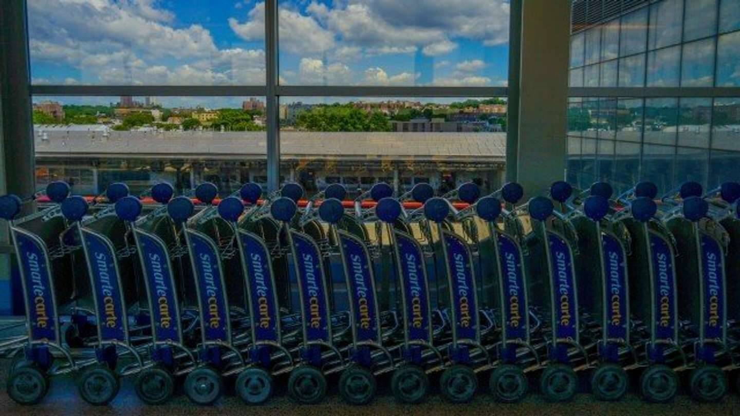 「この人達、親切だから」紹介された見ず知らずの男性　海外の空港で困っていた私を...（群馬県・50代女性）