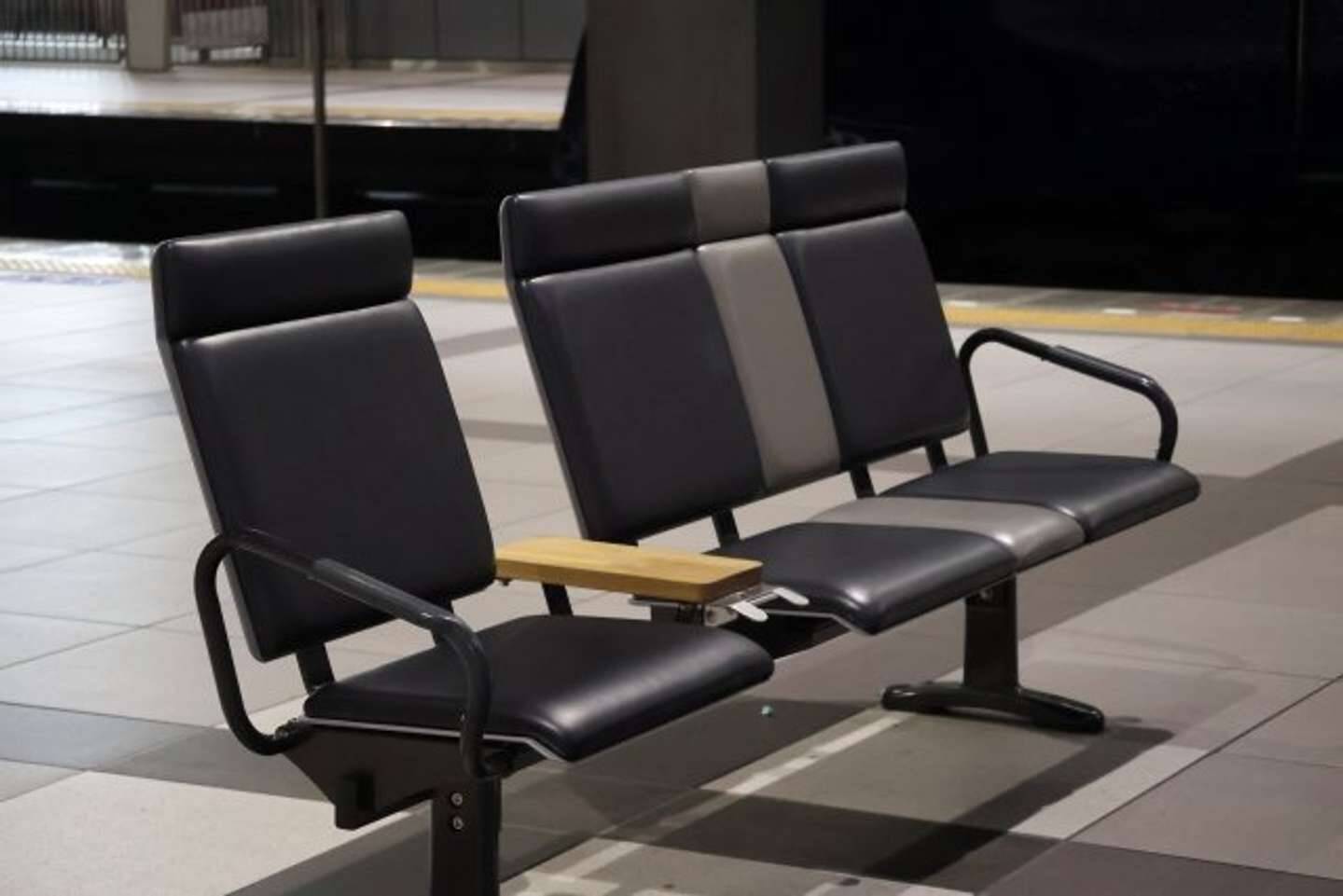 もう無理...目の前がかすんで電車内で動けなくなった　一緒に降りて冷たい私の手を握ってくれた人（神奈川県・30代女性）