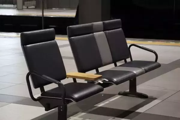 「もう無理...目の前がかすんで電車内で動けなくなった　一緒に降りて冷たい私の手を握ってくれた人（神奈川県・30代女性）」の画像