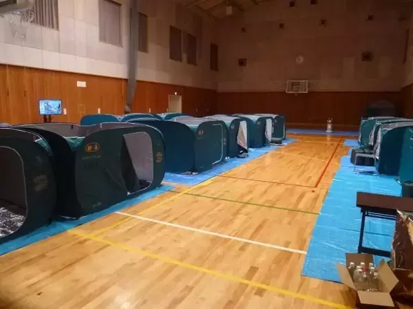全国の避難所に導入してほしい...　上田市が導入した簡易テント「ファミリールーム」に注目