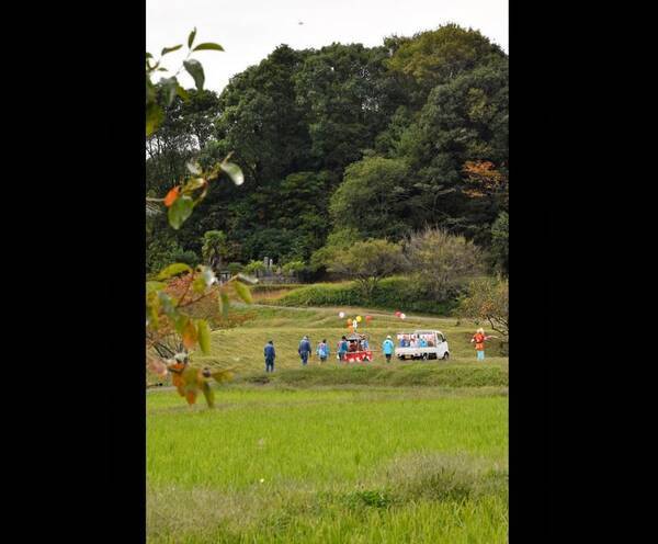 担ぎ手のいない神輿 引くのは白い軽トラ 過疎地の祭りの風景が美しく切ない 19年11月17日 エキサイトニュース