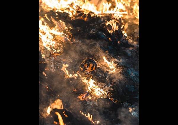 燃え盛る炎の中に佇む リアル火ダルマ が話題 めっちゃイケメン かっこよすぎて笑う 年1月19日 エキサイトニュース