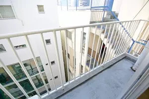 ちょっと物音をたてただけで 隣の奥さんから強烈な嫌がらせ 部屋を覗き ベランダに害虫の死骸を 都道府県 年齢不明女性 21年6月28日 エキサイトニュース