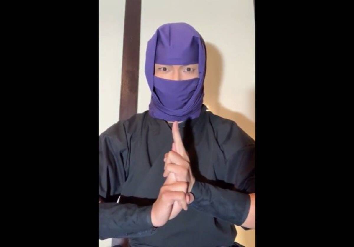 これでマスク不足も怖くない プロの忍者が教える シノビマスク の巻き方がこちら 年5月4日 エキサイトニュース