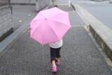 「子供たちが晴れの日でも傘をさす理由　愛知の小学校が始めたユニークな感染対策とは」の画像1