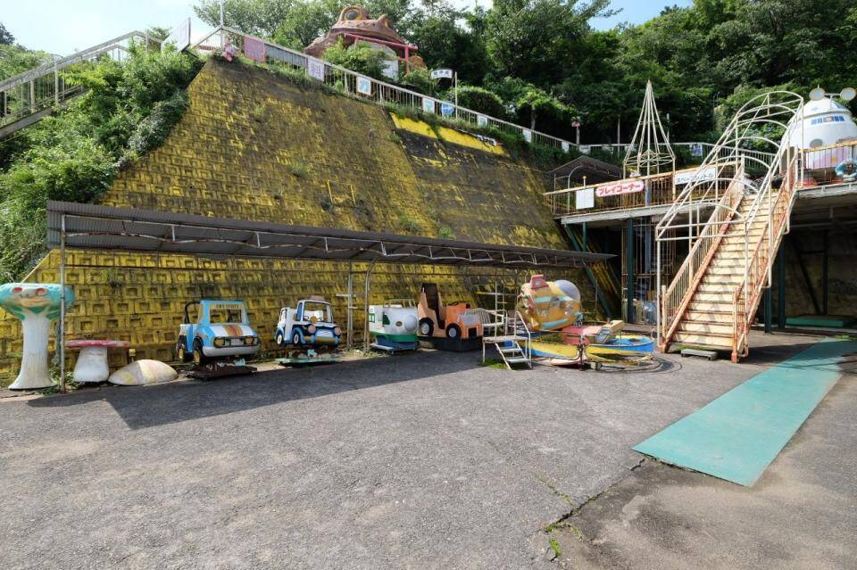 ここは廃墟 いいえ 営業中の遊園地です 世界観が独特すぎる茨城の謎施設 ガマランド とは 年8月11日 エキサイトニュース