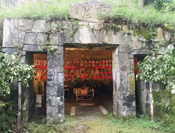 ケーブルカーを降りると 待ち構えるのは大量の石仏 比叡山にある幻の駅 ほうらい丘 がまるで異世界だった 年9月8日 エキサイトニュース