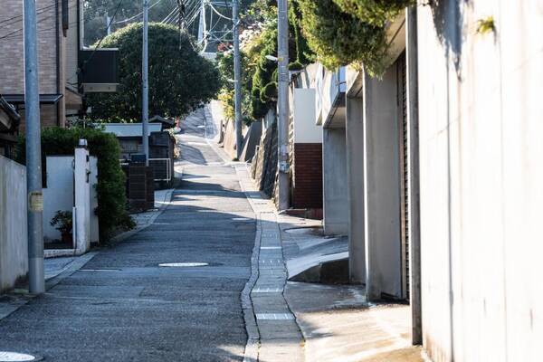 隣に住む迷惑一家に耐えられない 深夜まで庭でbbq プール遊びの後は我が家の庭に放水してきて 千葉 40代男性 年9月14日 エキサイトニュース