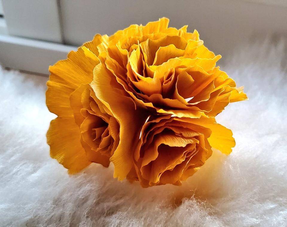黄色いバラ いいえ イチョウです 本物の花束にしか見えない 落ち葉アート に絶賛の声 年11月13日 エキサイトニュース