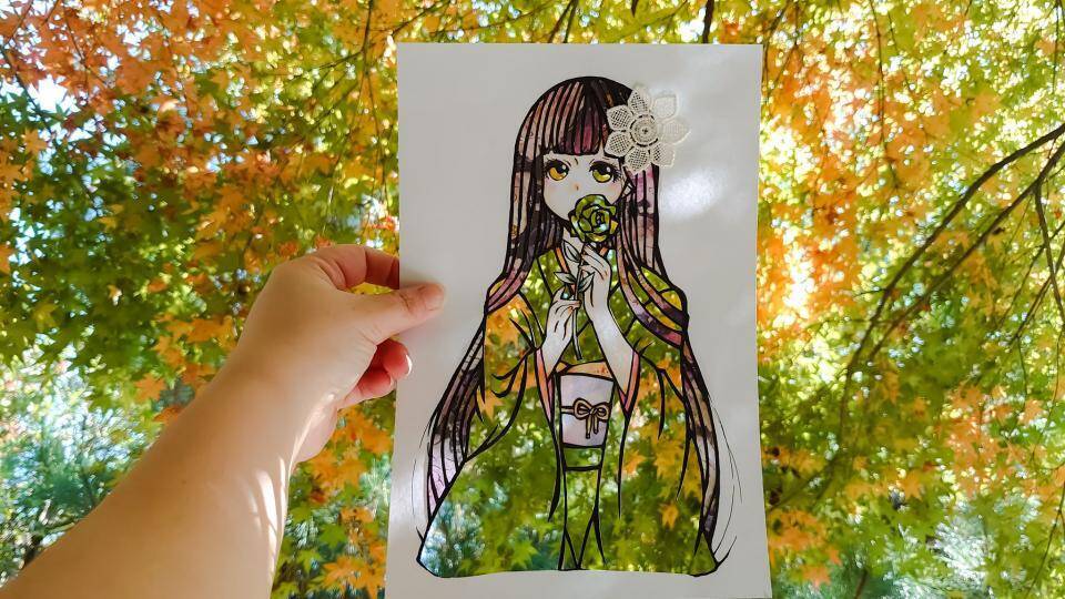 着物の切り絵を紅葉の前で掲げると 自然の美しさを活かしたアート作品に絶賛 ほんとに素敵 感動した 年11月21日 エキサイトニュース