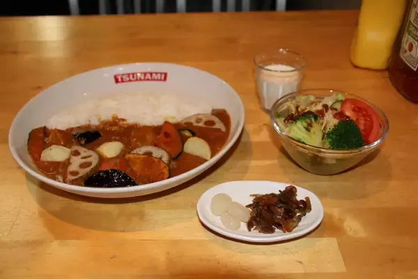 「砕氷艦「しらせ」の料理人直伝！　南極観測隊も食べた野菜たっぷりカレーを横須賀で体験」の画像