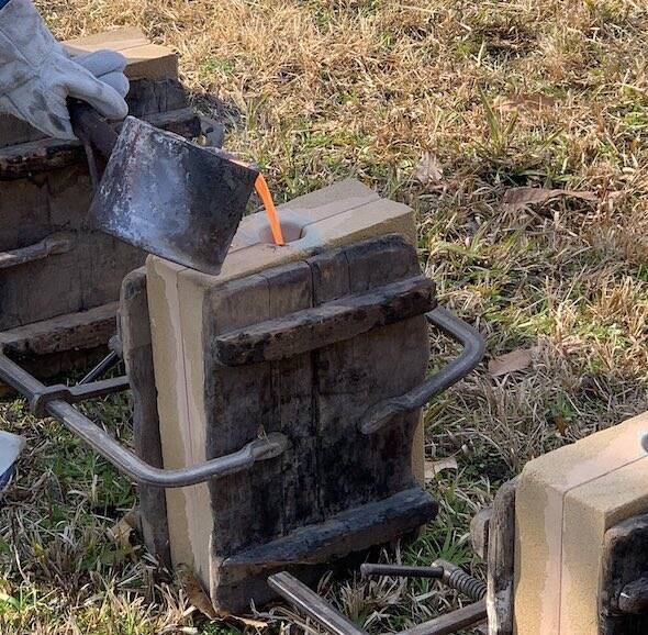 冬の吉野ケ里遺跡では、自分だけの「青銅器」を作れるらしい