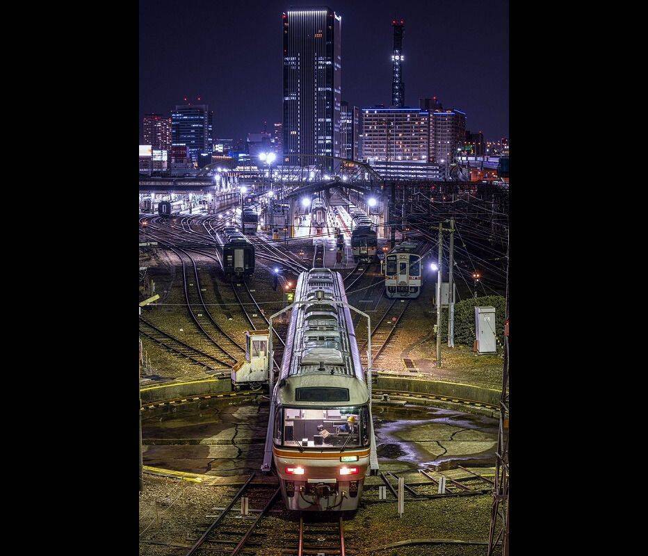 まるで 銀河鉄道999 の世界だ 夜の名古屋で撮影された 幻想的すぎる写真に反響 21年2月22日 エキサイトニュース