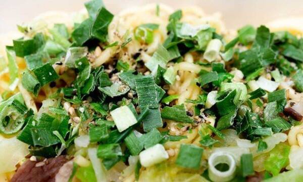 あの 炭火焼肉たむら がカップ麺に そのままでもウマいけど たむけん考案 味変 アイテムにマニアも舌つづみ 21年3月14日 エキサイトニュース