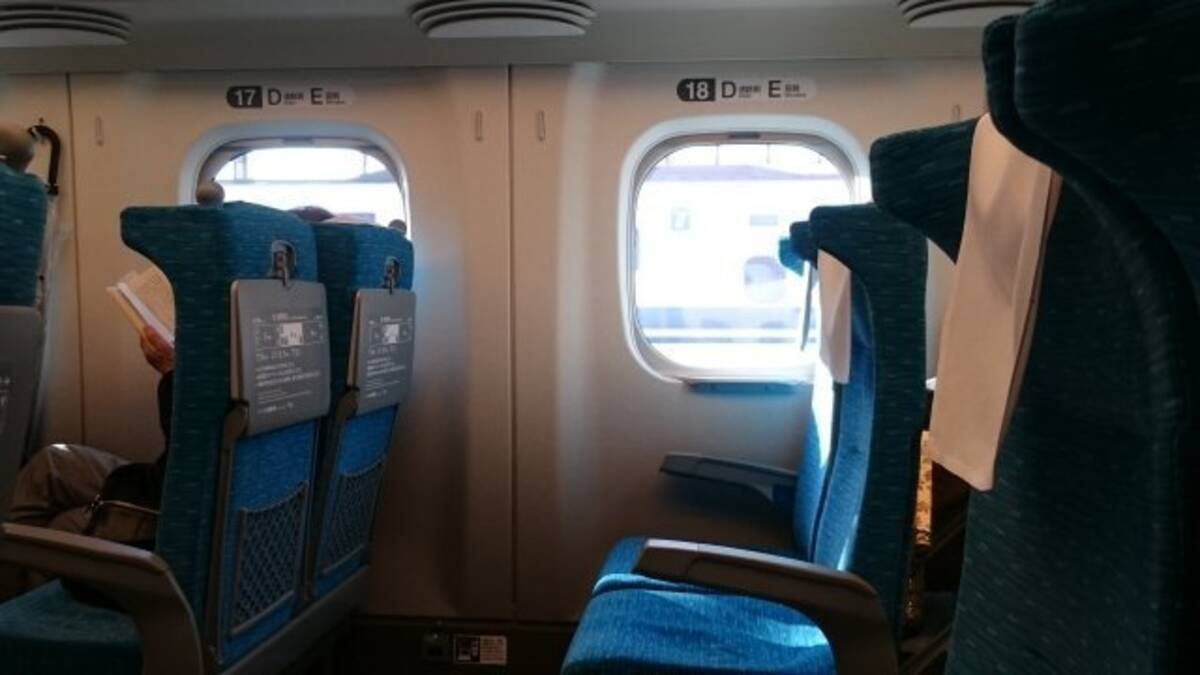 混雑した新幹線車内 雑誌を投げ 席取り 友達も呼びフルリクライニングで 宴会 を始めました 東京都 50代男性 2021年3月17日 エキサイトニュース
