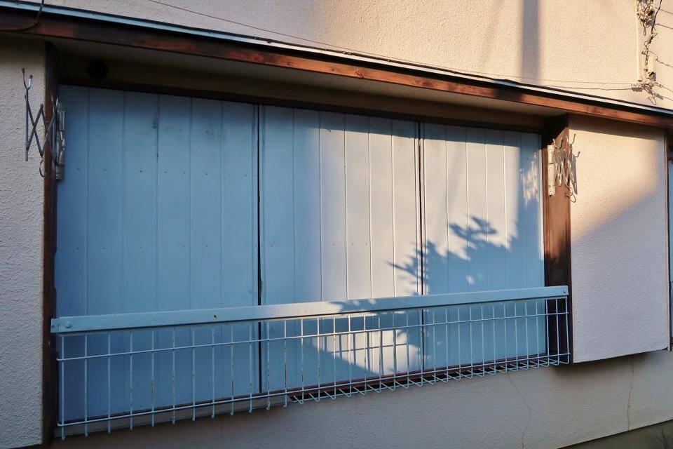壁を殴り もう嫌だ と泣き叫ぶ隣人女性 我が家の 騒音 に対する抗議らしいのですが 東京都 30代女性 21年3月22日 エキサイトニュース
