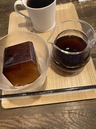 アイスコーヒーを注文→出てきたのはホットコーヒーと「茶色いキューブ」　喫茶店のオシャレで粋な一杯に反響