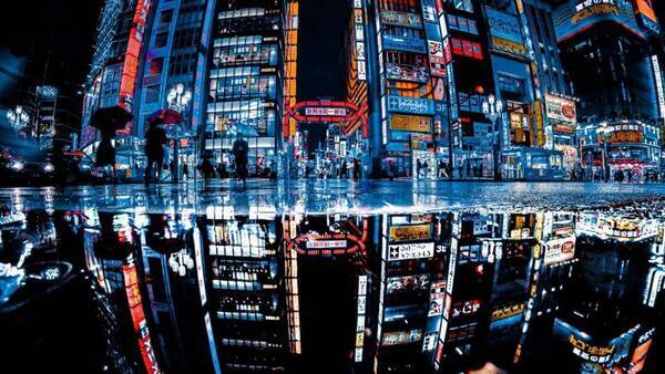 雨の夜に現れる もう一つの新宿 濡れた道路に映る繁華街の色気がすごい 21年4月8日 エキサイトニュース