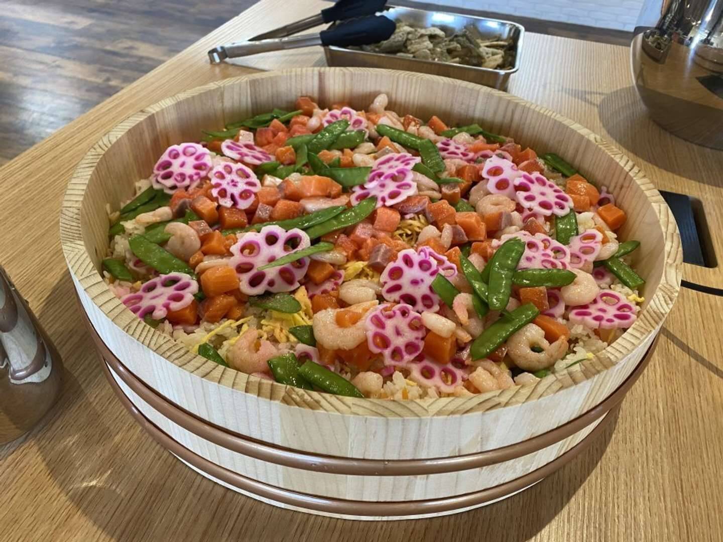 山盛りステーキが170円で食べ放題 だと 広島の鋳造メーカーの社食が豪華すぎるから転職したい 21年5月21日 エキサイトニュース 2 3