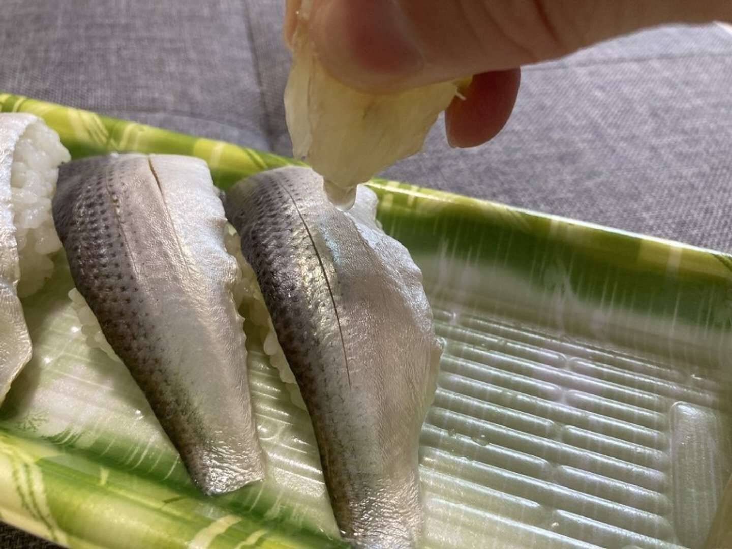 一貫たったの30円 スーパー玉出で見つけた ギリギリセーフの 激安コハダ寿司 食べてみた 21年5月22日 エキサイトニュース