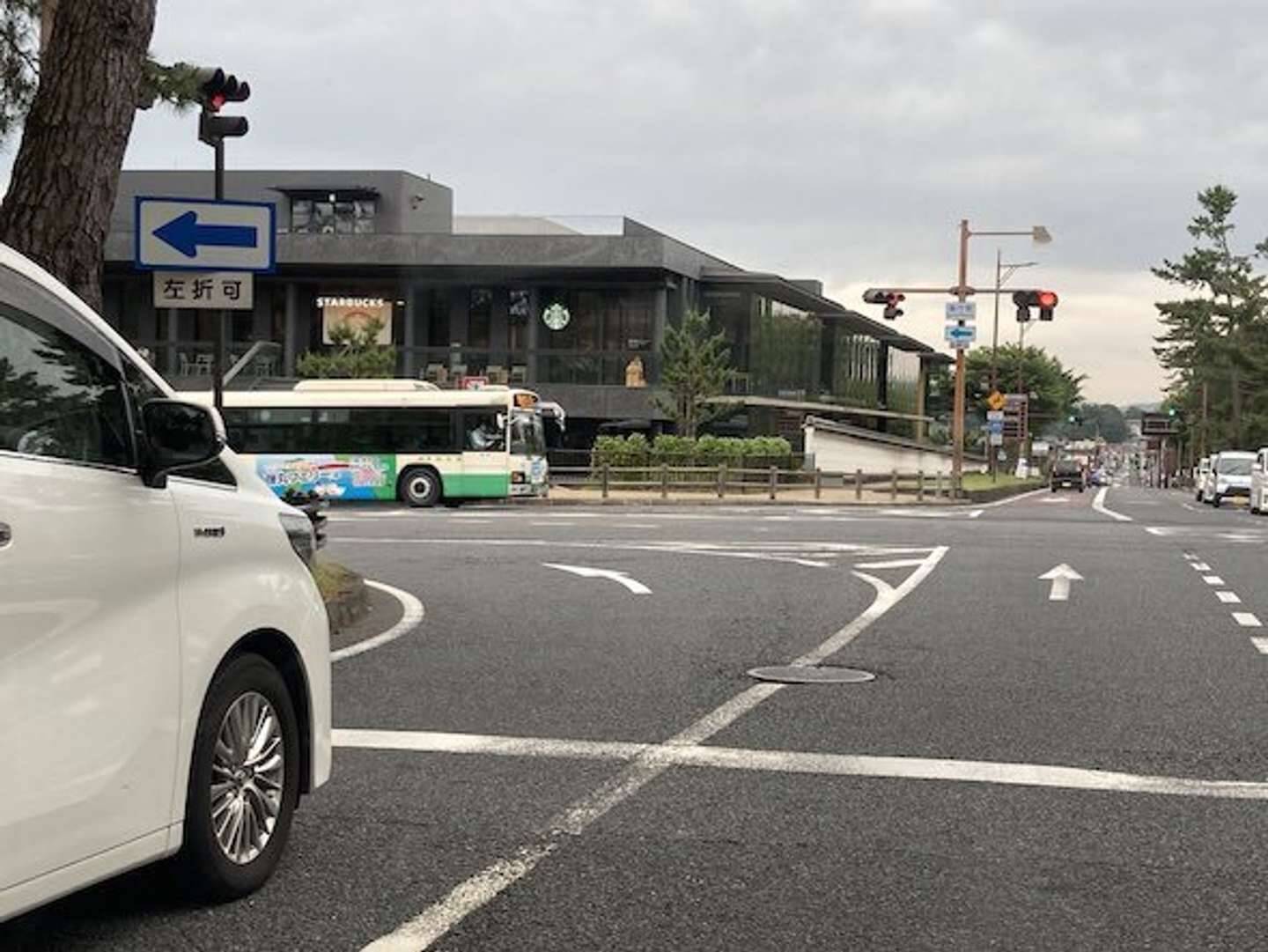 奈良県庁前の交差点で 非地元民がクラクションを鳴らされがちな理由 21年6月10日 エキサイトニュース